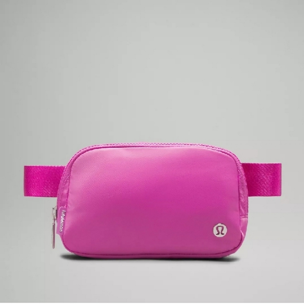 NWOT Lululemon athletica Sonic Pink Everywhere Belt Bag